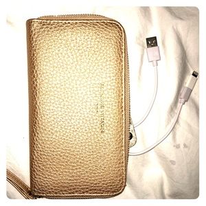 Adrienne Vittadini Charging Wristlet Wallet
